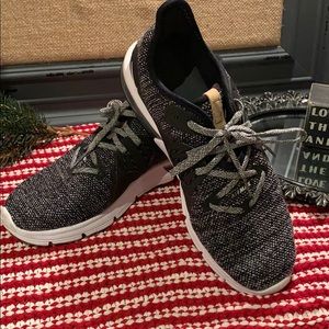 Barely worn NIKE AIR MAX sneakers